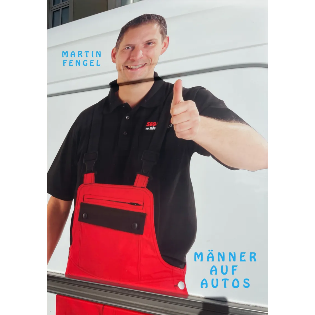Männer auf Autos
