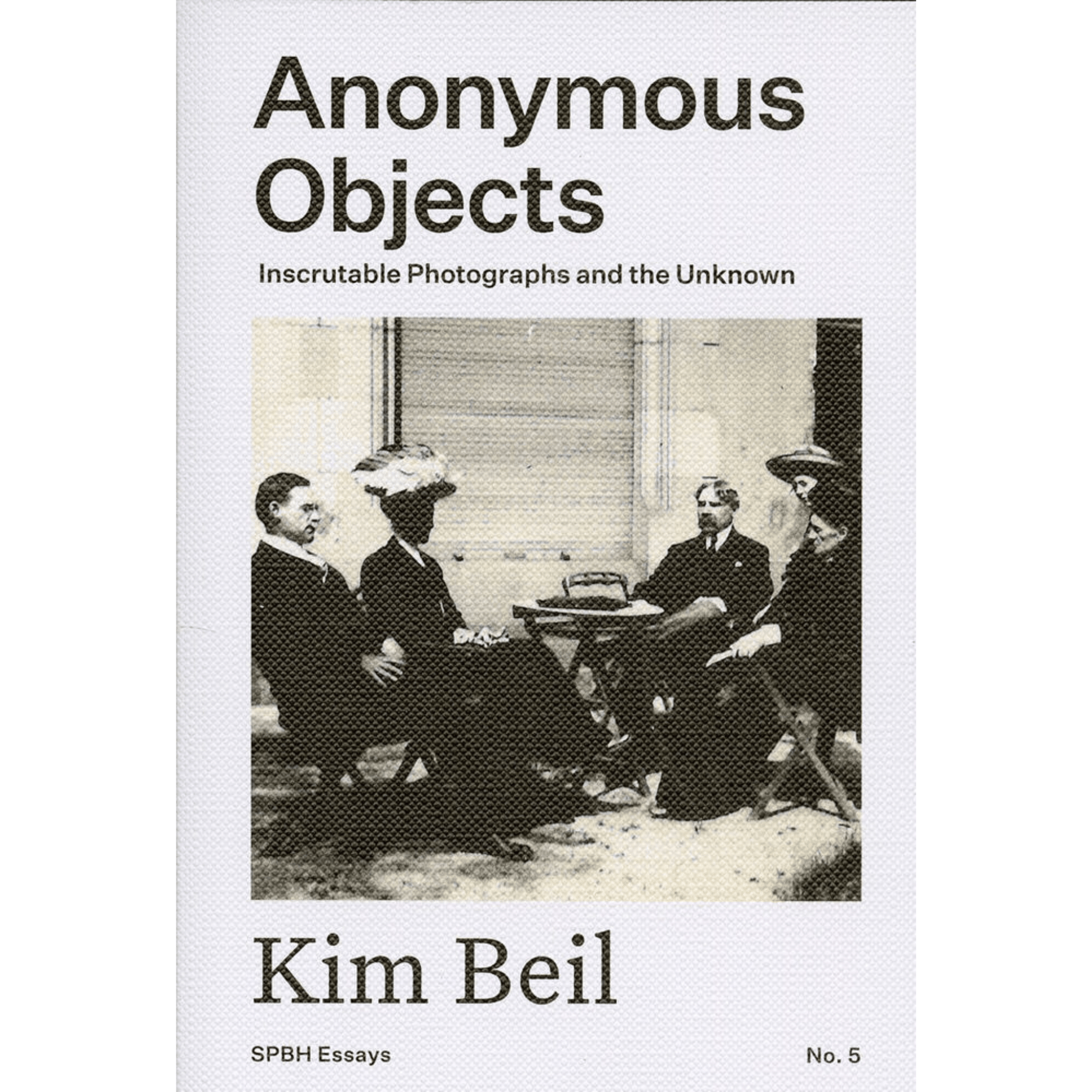 DASH Press - Kim Beil, Anonymous Objects: Inscrutable Photographs and the Unknown - Mackbooks